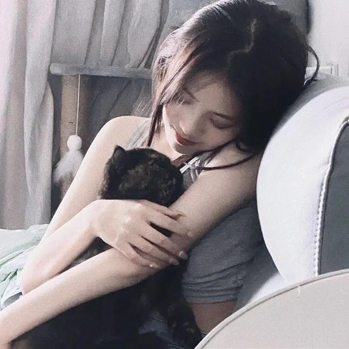 我才不要和人类恋爱呢